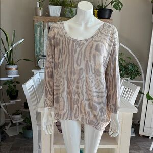 Wilfred Aritzia silk/cashmere size large, drape neck Animal cheetah Women's Top